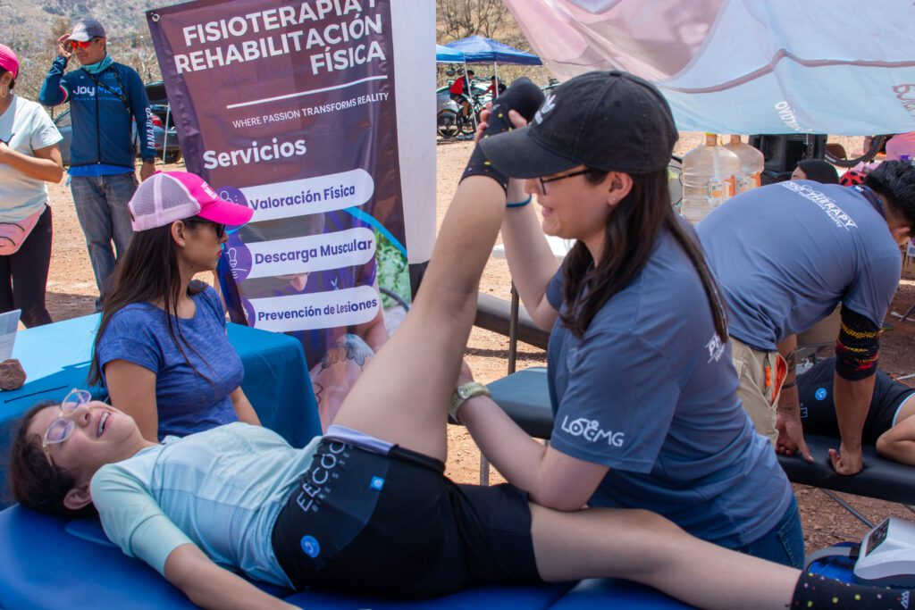 Estiramiento de miembro inferior postcompetencia de ciclismo